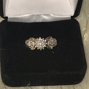 10k Solid Gold Cluster Round Diamond Ring